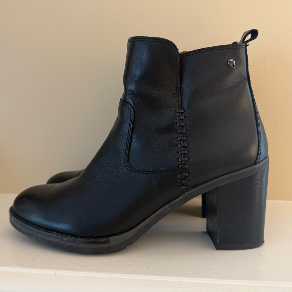 PIKOLINOS Pompeya Black Leather Ankle Boot